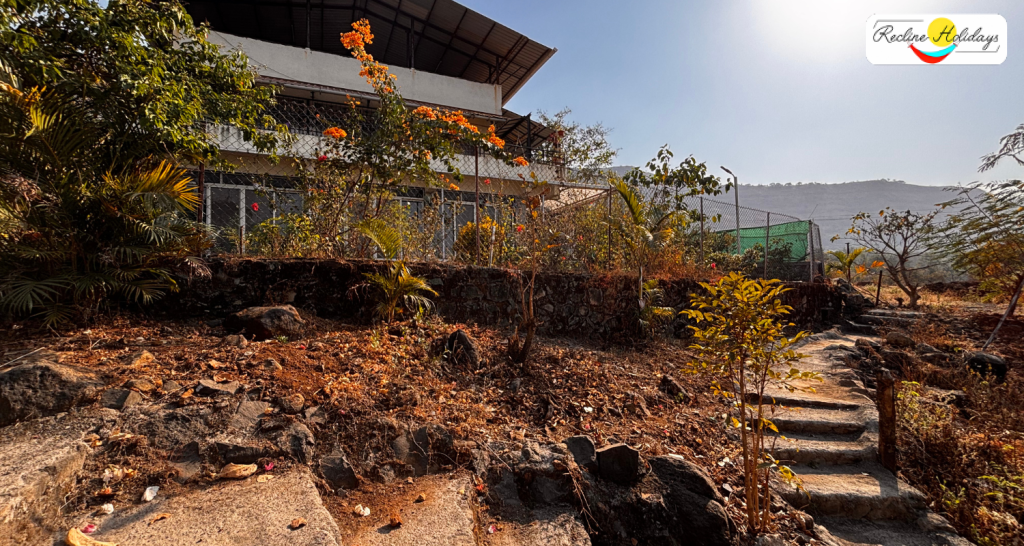 Villa near lonavala for rent with open lawn