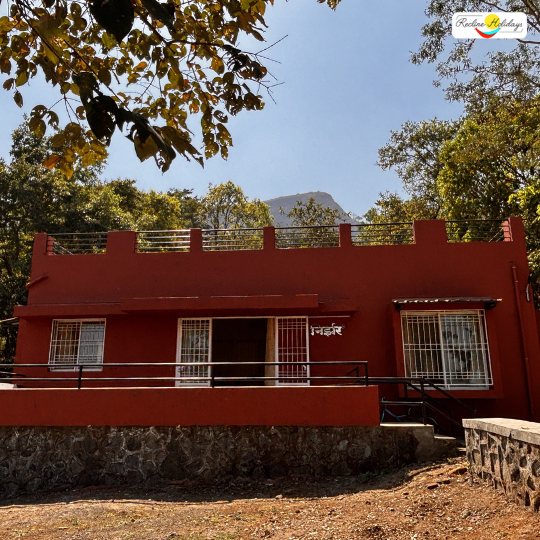 With a range of properties to choose from, including a stunning 2 BHK villa for rent near Mulshi, we guarantee you’ll find the ideal stay.